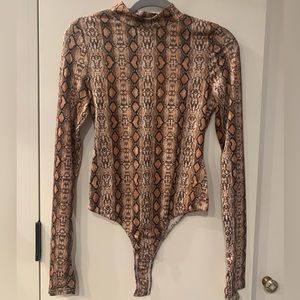 Love + Harmony Snakeskin Print Long Sleeve Mock Neck Body Suit M